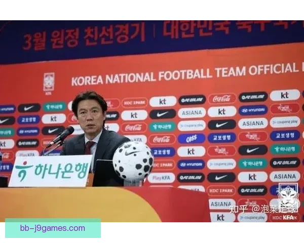 韩国男足主帅洪明甫因选帅风波遭遇球迷嘘声引发关注与讨论 韩国男足主帅洪明甫因选帅风波遭遇球迷嘘声引发关注与讨论